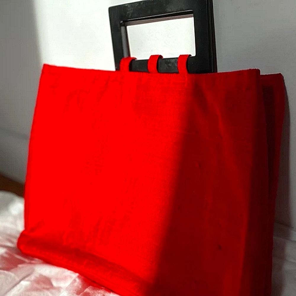 ❤️ Grace Chuang raw silk Bag with Black Lucite Handles.